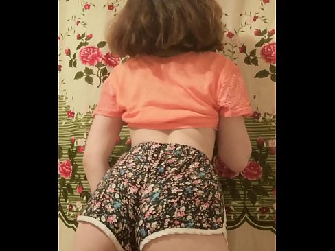 ❤️ Sexet ung babe laver en striptease ved at filme sine shorts på kamera ❤️❌  Sex at da.filmexxx18.ru